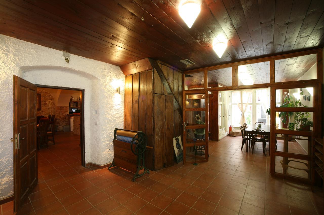 Hotel U Cerneho Orla Kostelec nad Černými Lesy Exterior foto